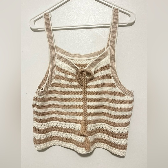 House of Harlow 1960 open knit Tan sweater short set. Monrow design style. Med - Picture 4 of 10